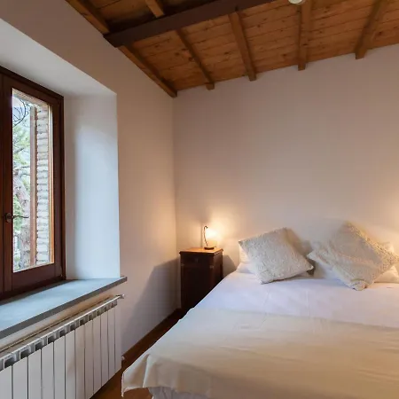 Inviting In With Balcony *