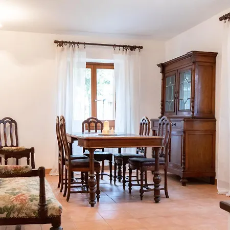 Villa Inviting In With Balcony *